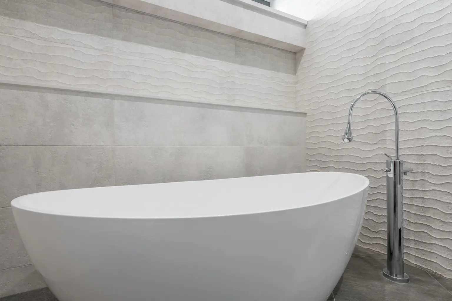 Kan je zomaar een bad plaatsen op een verdiepingsvloer?